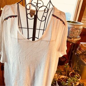 Como Vintage White Textured Blouse